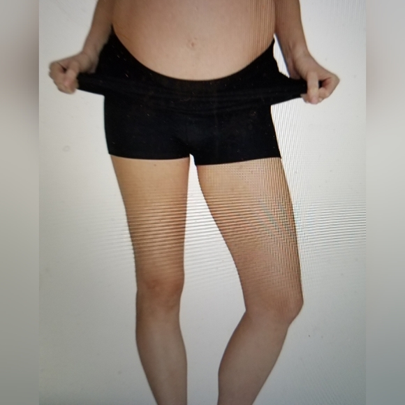 NWT MATERNITY SWIM SKIRT WITH ATTACHED SHORTS. MUST HAVE FOR SUMMER - Picture 2 of 11
